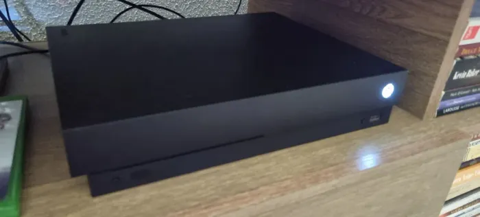 VENDO ÓTIMO XBOX ONE X (ÚNICO DONO).