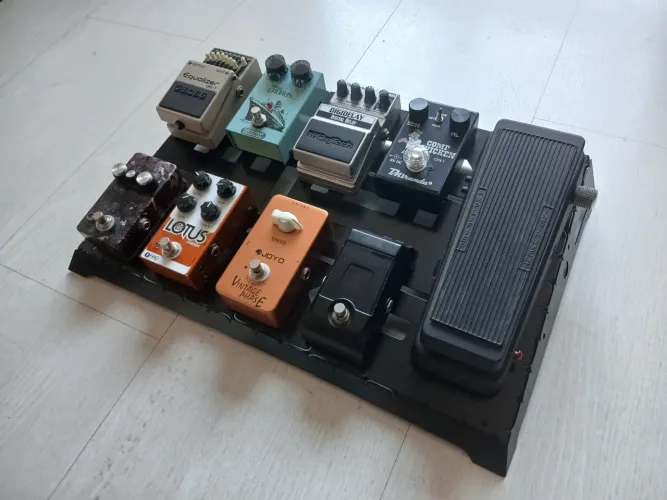 Pedalboard Semi Novo na caixa Pedal board buy