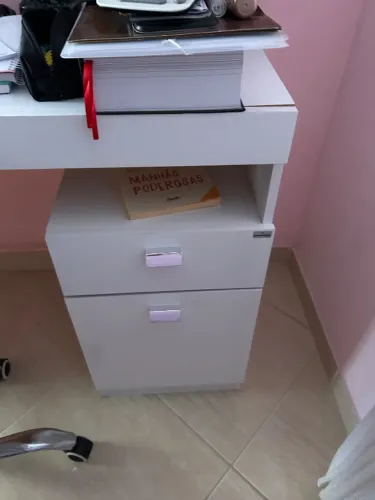 Guarda roupa, escrivaninha, cadeira, cabeceira, colchão e base