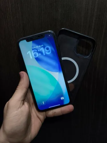 iPhone 11 (64GB)
