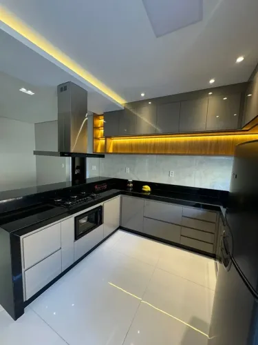 Armário Planejado de Cozinha | Elegância e Funcionalidade