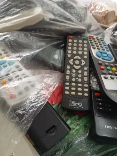 20 controles remotos diversos