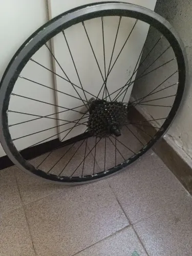 Roda aero 26 em bom estado.