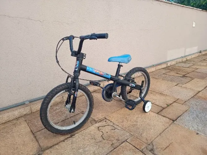 Bicicleta infantil aro 16 com rodinhas e pneus novos