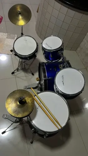 Bateria profissional turbo infantil.