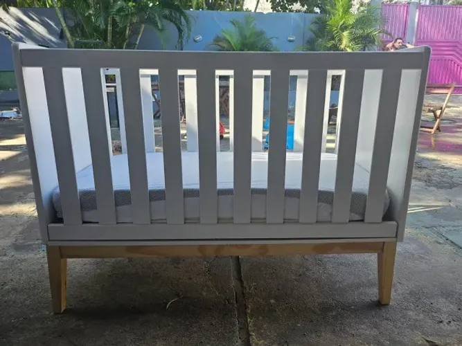 Berço Branco em Madeira com Colchão - Excelente Estado