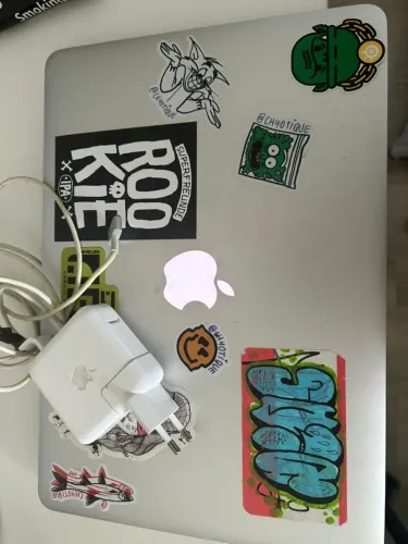 MacBook Air 13" 2017 - Core i5, 8GB RAM, macOS Monterey - R$ 2.500 (negociável