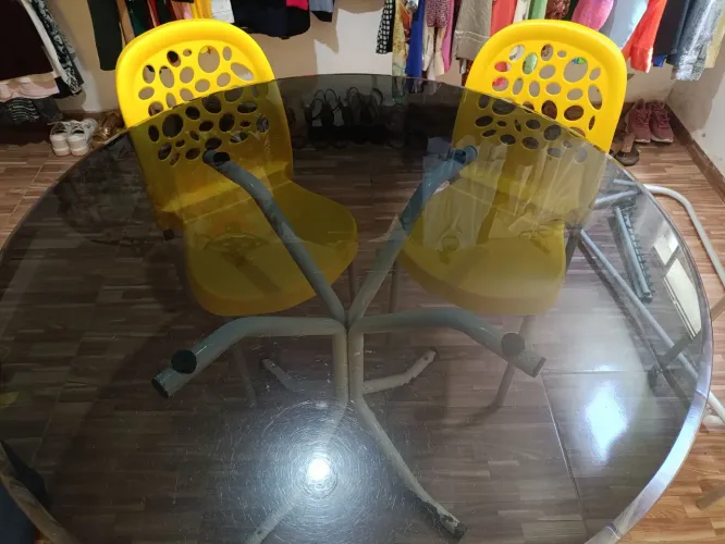 Mesa com 4 cadeiras
