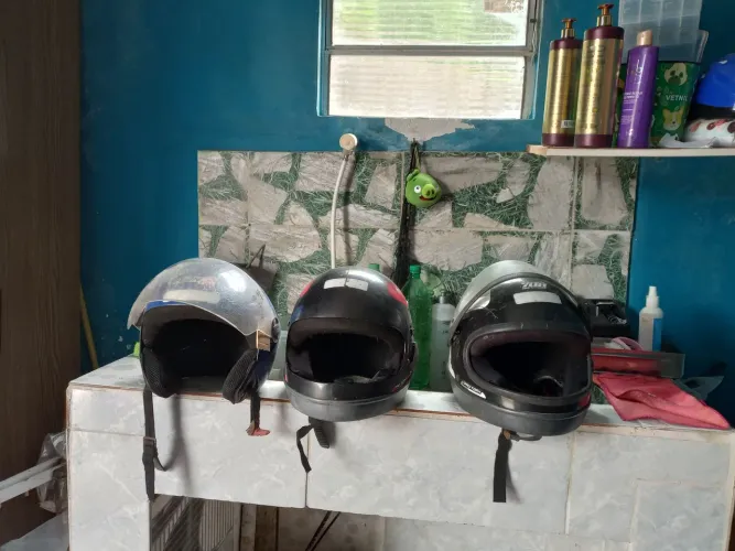 Vendo capacete usado