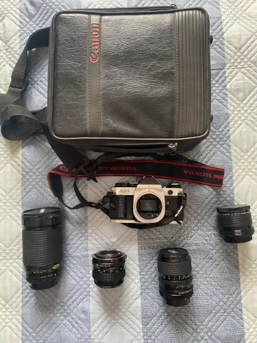 Câmera analógica Canon AE1 & Lentes