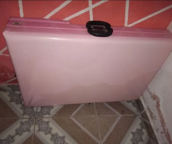 Maca para depilação cor rosa bebê.