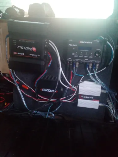 SOM COMPLETO AUTOMOTIVO - JBL TORNADO 18 + MÓDULOS + PROCESSADOR