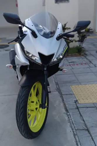 Moto yamaha R15