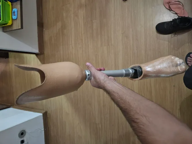 Prótese LIGA LEVE CARBONO