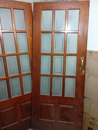 Porta de Correr em angelim com vidro.