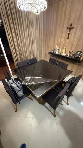 Mesa com 8 lugares (cadeiras inclusas)