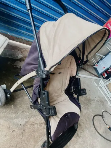 Carrinho de bebê + Banheira.