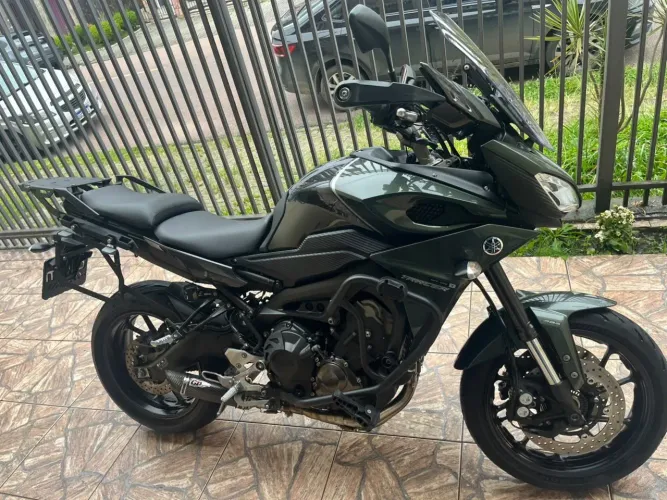 Yamaha Tracer 900 2018 | 31 mil km, revisada, impecável e com acessórios esportivos