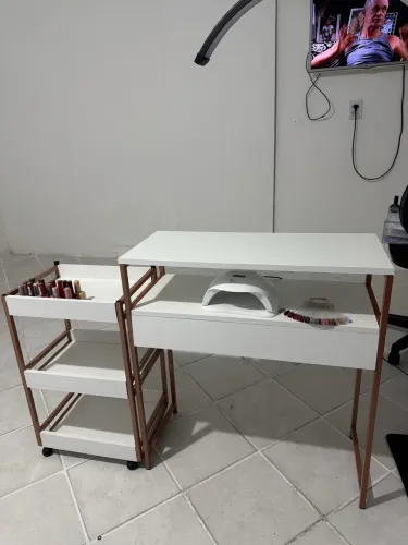Mesa para Nail Designer + Carrinho Auxiliar (moderno branco e rosé gold)