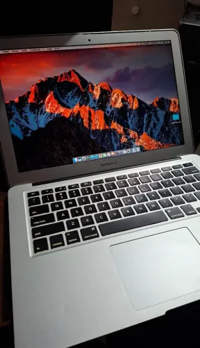 Apple Macbook Air