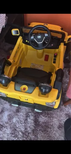 Carro e moto xr3 elétricos, para crianças até 7 anos ou 40 kls super novos