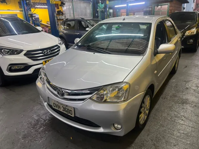 Toyota Etios XLS Sedan 1.5 Flex 16V 4P Mec. 2013