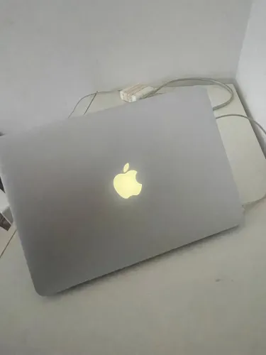 MacBook Pro 13 2025