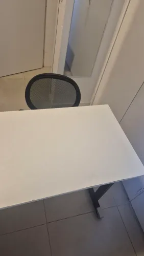 Escrivaninha com cadeira de escritório