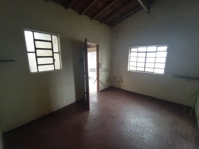 Terreno Comercial/Residencial - Centro - 616m² - Consta duas casas antigas para demolição