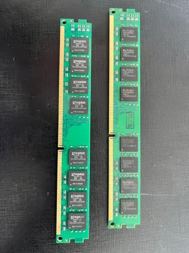 Duas Memórias RAM 8GB KINGSTON DIMM DDR3 -(PAR)