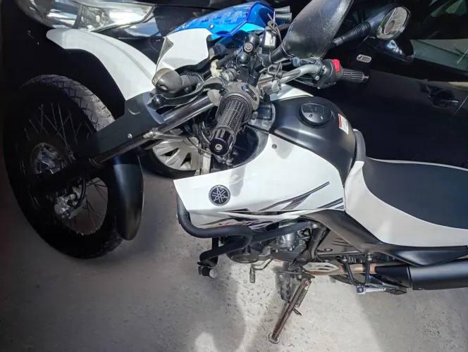 Linda XT 660r sem detalhes, nada a fazer, só pegar e rodar. Moto pra pessoas exigentes.