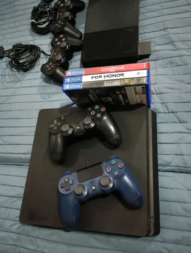 Vendo Ps4 + PS2 com controles originais,jogos e  acessórios 