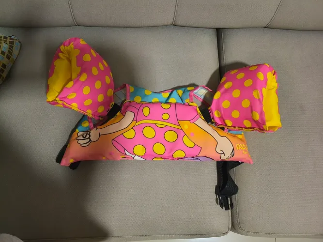 Vendo a bóia infantil mais segura! Em perfeito estado.