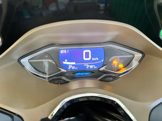 Honda PCX DLX com ABS, a cor mais linda da PCX.