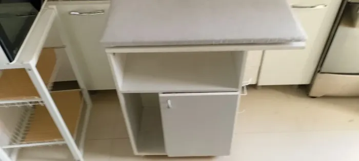 Armarinho e passa roupa