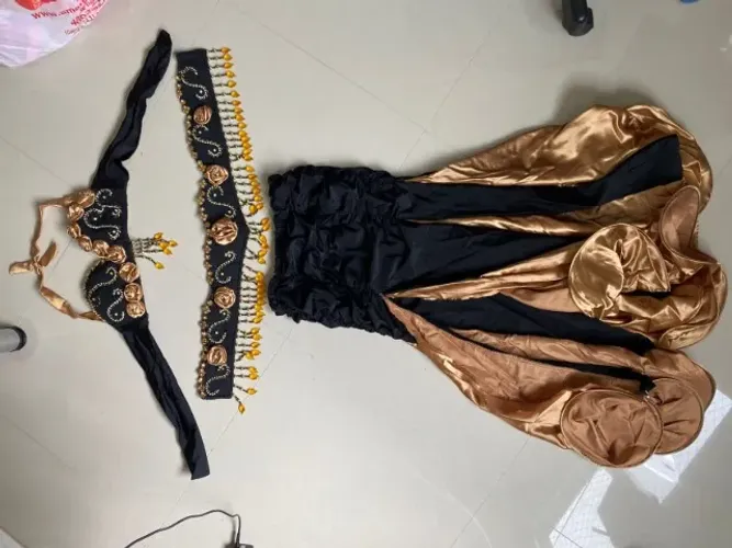 Figurino de Dança do ventre Preto e Dourado