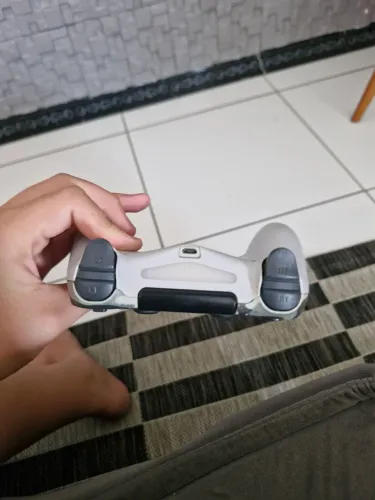 Vende-se controles seminovos novos