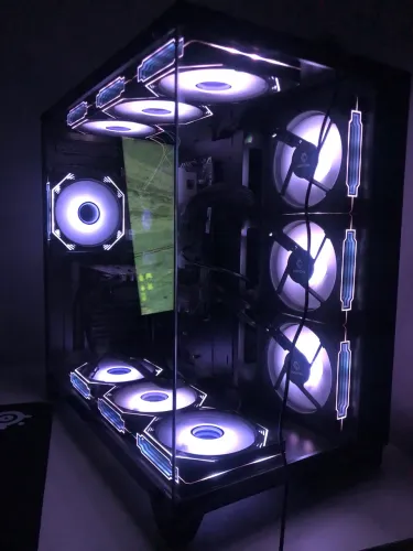 Setup Completo - PC Gamer com monitor e teclado