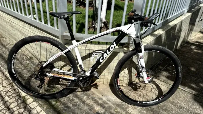Bicicleta Caloi Elite Carbon Racing