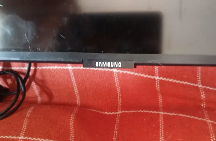 TV Samsung Smart 55" - Modelo UN55TU8000G - COM DEFEITO