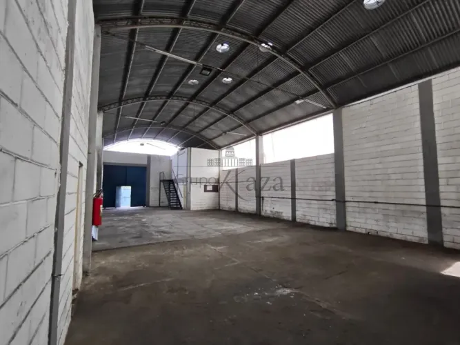 Galpão Comercial - Chácaras Reunidas - 350.00 m².