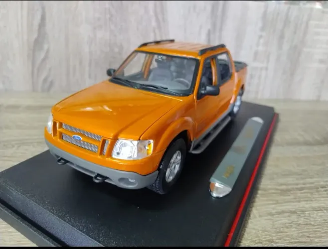 2002 Ford Explorer Sport Trac 1/18 - MAISTO