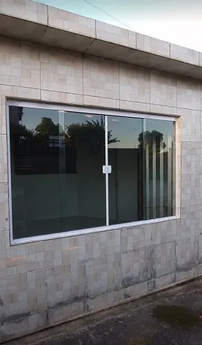 Vendo janela de vidro 2 folhas