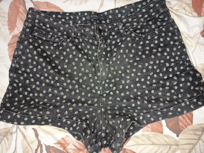 Shorts margaridas C&A 46