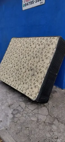 Cama de casal boxe em boas condições