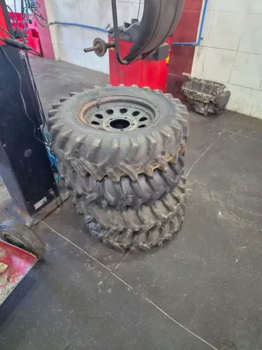 Pneu trilha jimny
