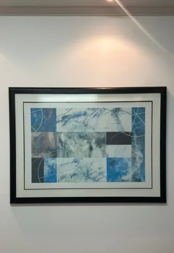 Quadro abstrato com moldura