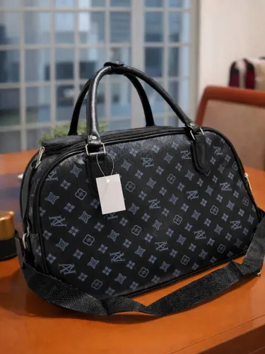 Mala de Mão Louis Vuitton / Acompanha Alça de Ombro 45cm x 15cm x 25cm - (Últimas Unid.)