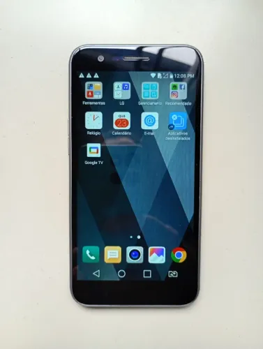 Celular LG k10 32 gigas funcionando perfeitamente sem detalhes.