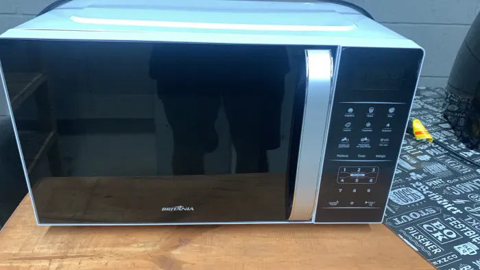 Microondas Britânia 
